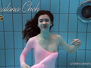 free video gallery roxalana-cheh-wearing-pink-dress-in-pool-hd-porn-video